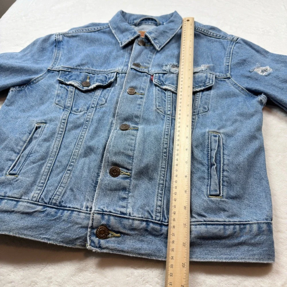 Levis Trucker Jacket Mens M Light Blue Distressed Denim PC9-29944-0164 Good‎ - Picture 16 of 16